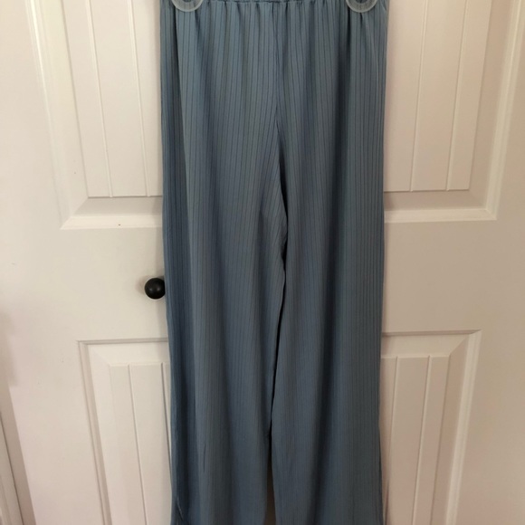 Venus Rule Ribbed knit flare pants & crop tee top. - Picture 5 of 9